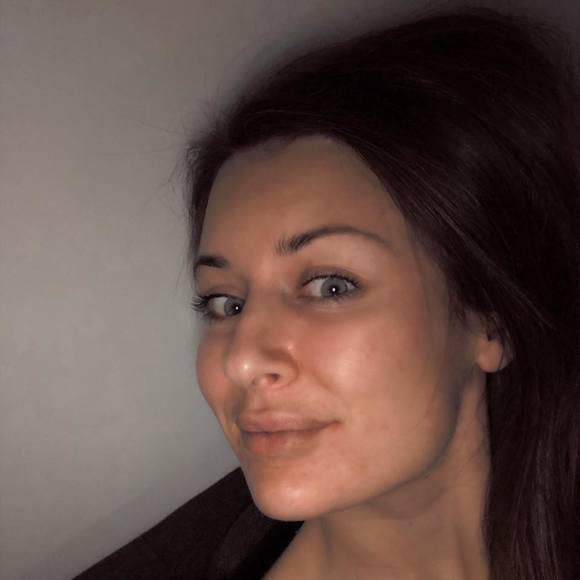 Meet your Posher, Julia - Picture 1 of 1